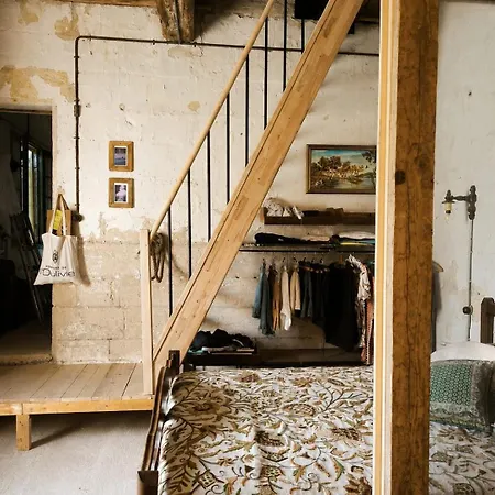 Un Refuge Entre Provence Et Camargue Beaucaire (Gard)