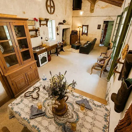 Un Refuge Entre Provence Et Camargue Feriehus Beaucaire (Gard)